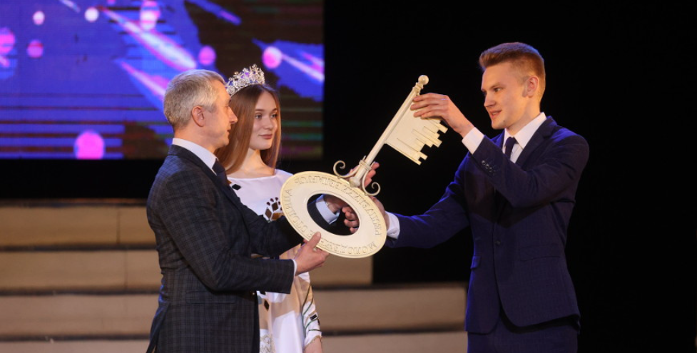 Символичный ключ и знак новой молодежной столицы Гродно передал Витебску