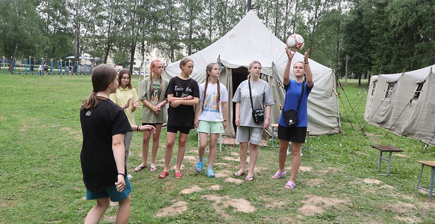 "Прочувствовать армейскую жизнь изнутри". Детский военно-патриотический лагерь работает в Могилеве