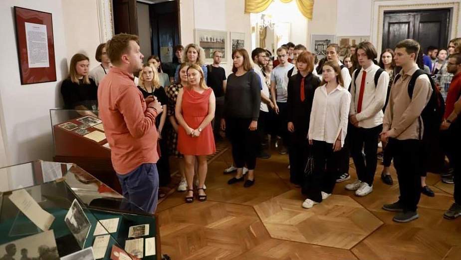 В Гродненском историко-археологическом музее открылась выставка, посвященная воссоединению белорусского народа