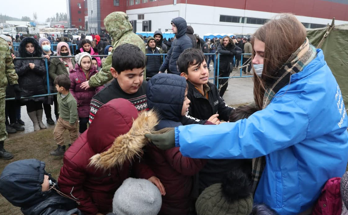 Волонтеры ГрГУ имени Янки Купалы продолжают работать на белорусско-польской границе