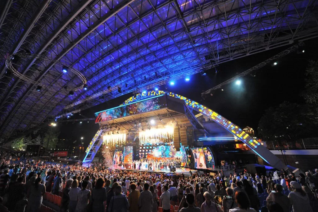 Ночные дискотеки, сольники, конкурсы: что ждет зрителей на главных площадках "Славянского базара"