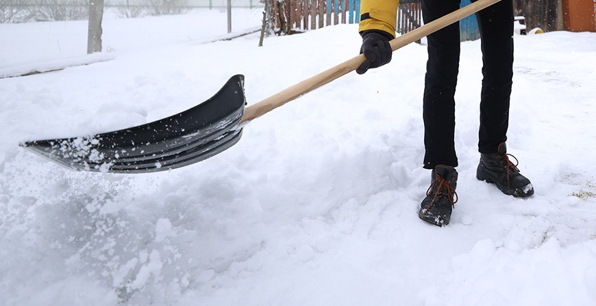 Более 300 волонтеров Союза молодежи помогают с уборкой снега в Витебской области
